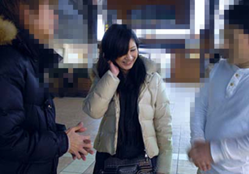 051MGR-1802 人妻ナンパ 3 エロエロオーラ出しまくりの人妻とエッチしてザーメン中出し！ サンプル画像 1枚目