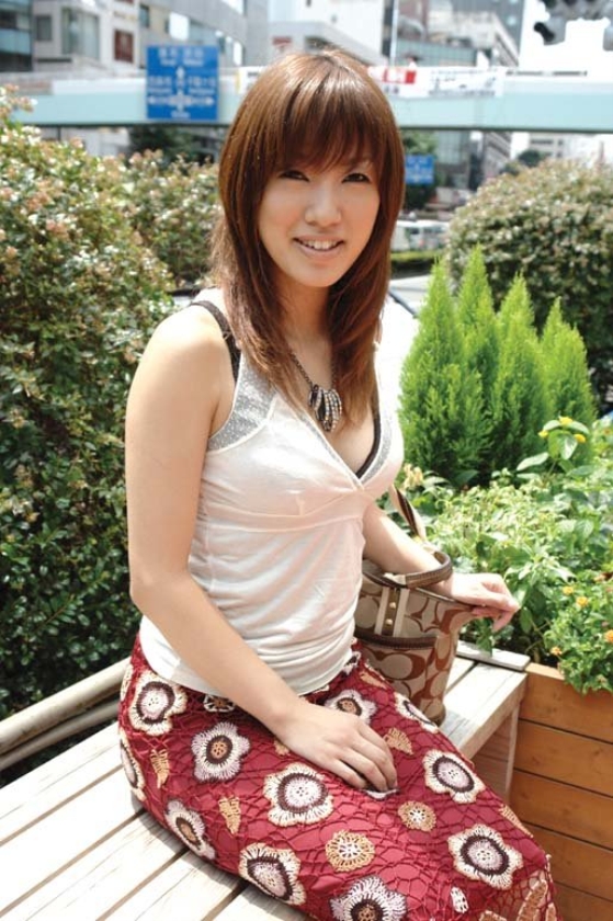 人妻ナンパ ザーメン中出し 抑えきれない性欲が高まると街に出没しフェロモン出してナンパ待ちの貞操観念激薄奥様 お願い!私の子宮の中に生でちん〇を挿入し濃厚精子発射して 画像4