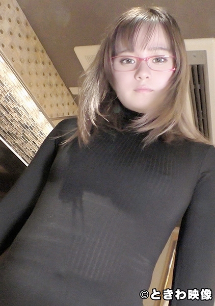 能天気っ子ミニマム女子大生がメガネ着用でちょっと大人の雰囲気に変貌！またもブス男の生チン挿入を許し大量中出しされた！