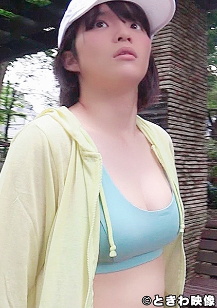 地味な顔だけど巨乳なムチムチスパッツ姿に興奮して勃起チンコをぶち込んだ！