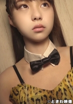 透明感溢れる清楚女子大生にスク水でオナニーさせバニーコスプレで執拗に生チンで掻き回し子宮に届く感じの中出し！