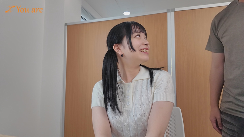 面接に来たFカップの巨乳レイヤー！？テスト撮影にもノリノリで即日オフィスハメ、ノリで中出し「え…出すの…」 月野はなび 画像1