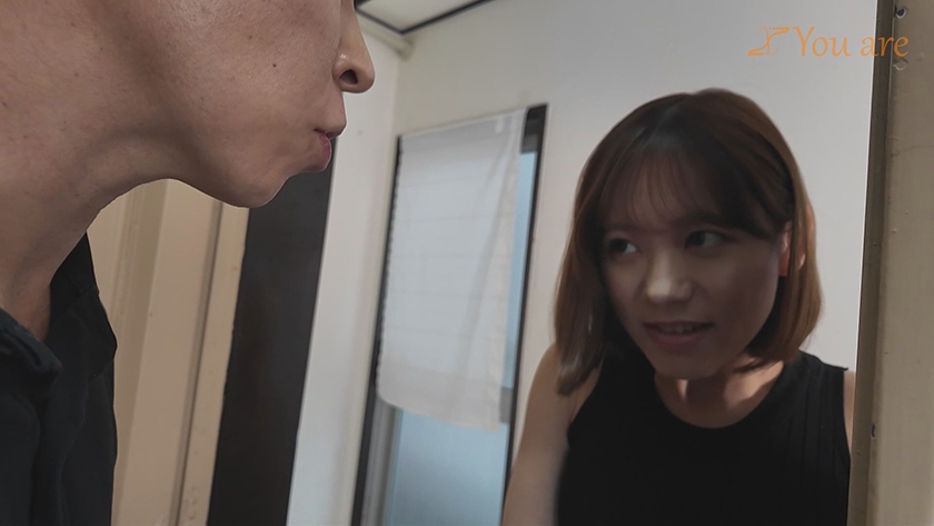 「あんたの借金返す為よ」多額借金で困っている美人若妻宅に勝手に押しかけて旦那の目の前で何度も腰を震わせながらイク寝取りNTR！ 画像1